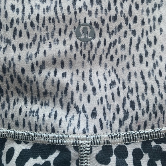 Lululemon Wunder Crop II (Roll Down) Ace Spot Grain / Dottie Size 4 - Picture 5 of 7